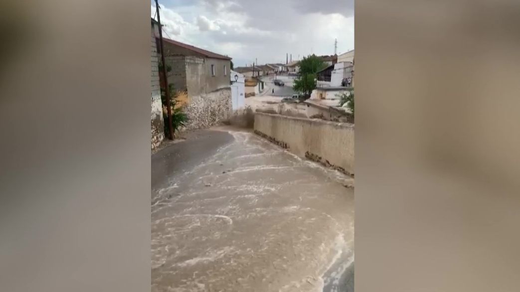 Las tormentas causan inundaciones en Granada: las imágenes que sigue dejando la DANA