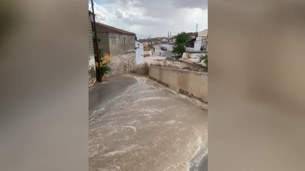 Las tormentas causan inundaciones en Granada: las imágenes que sigue dejando la DANA