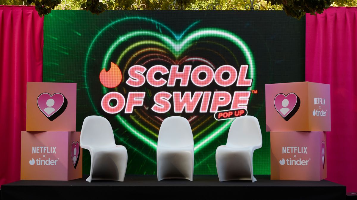 Llega a Madrid el 'School of Swipe' el nuevo pop-up de Tinder
