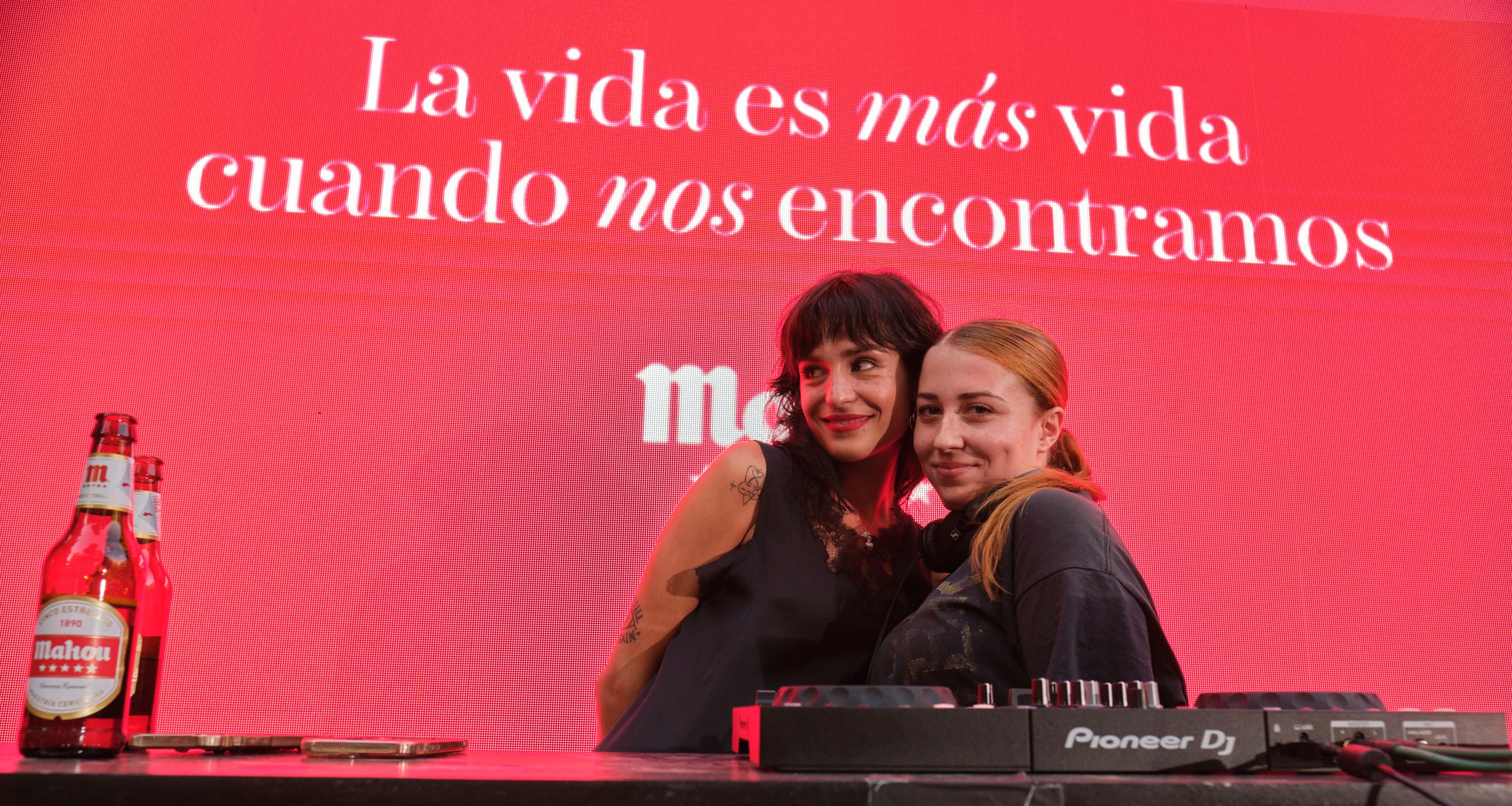 Igual que Natalia Lacunza, que se encargó de llenar de música el Patio de Mahou