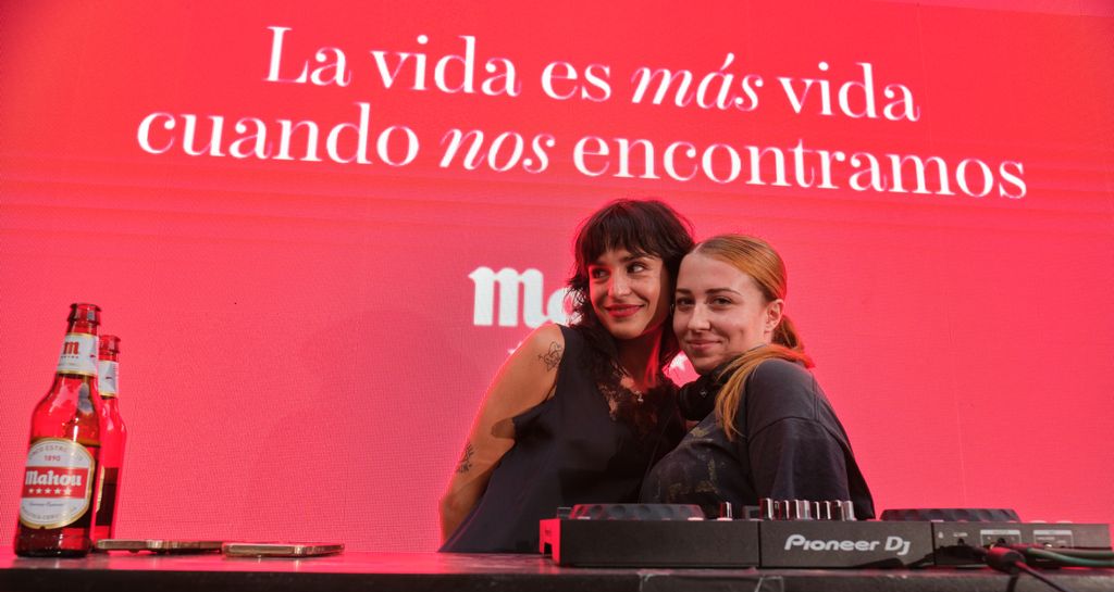 Maxi Iglesias, Beatriz Luengo y Guti, juntos de evento madrileño al ritmo de Morat