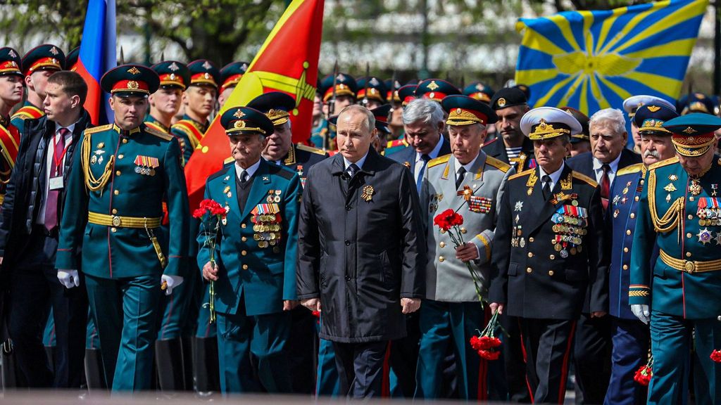 Putin celebra el día de la victoria sobre el nazismo rodeado de veteranos EP
