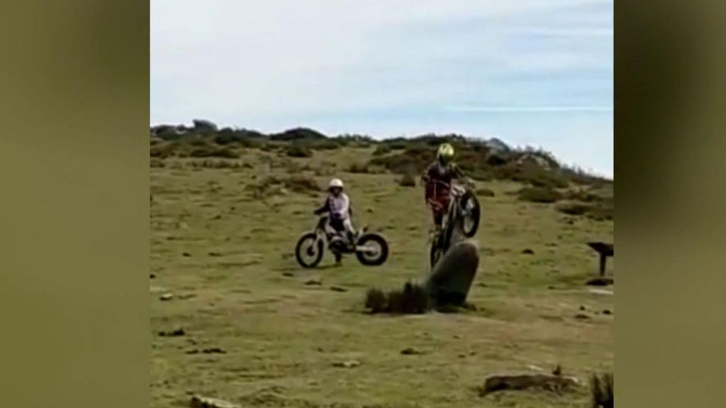 Motoristas imprudentes reconvierten en Cantabria un menhir en una rampa de saltos