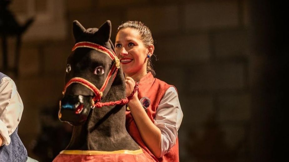 Agnès Bartolomé, leader of ‘colles’ moonlighting for La Mercè: “I carry a huge backpack to change between acts”