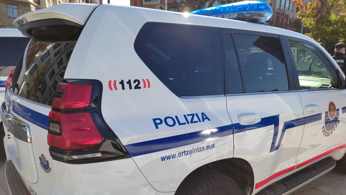 Coche patrulla de la Ertzaintza Coche patrulla de la Ertzaintza