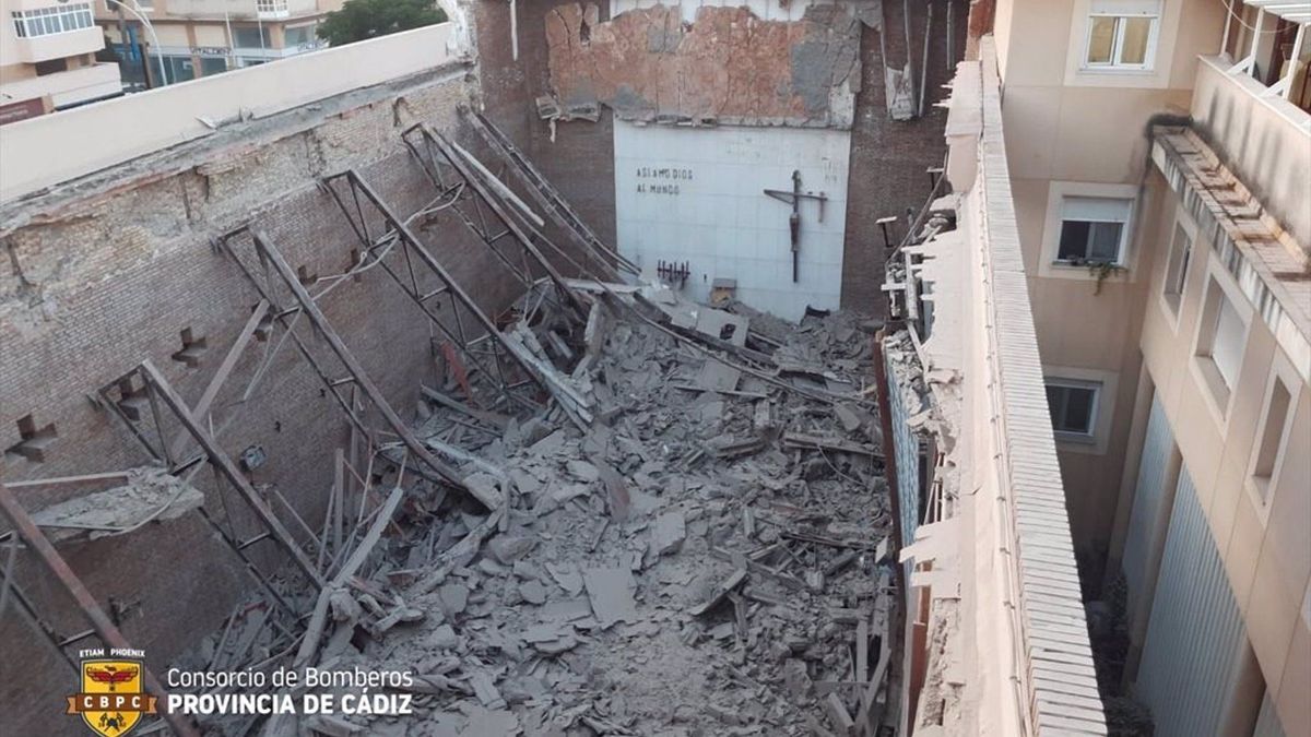 Derrumbe del techo de la Iglesia de las Esclavas en Cádiz Derrumbe del techo de la Iglesia de las Esclavas en Cádiz