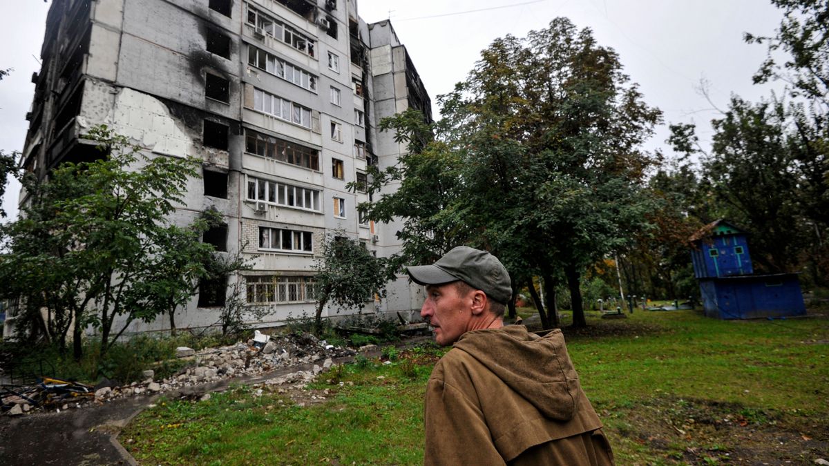 Edificio dañado por los ataques en Járkov Edificio dañado por los ataques en Járkov