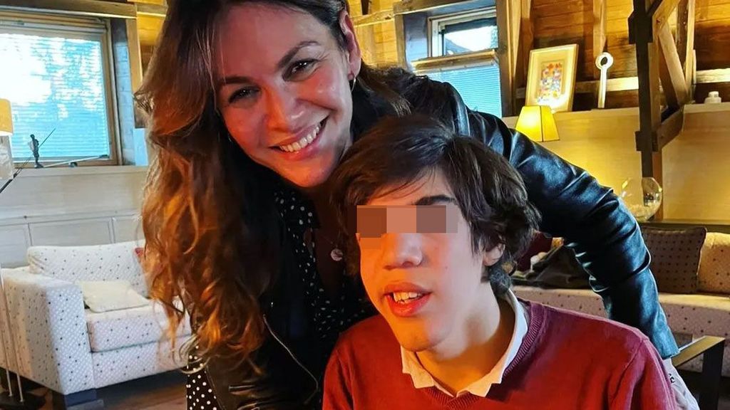 Fabiola Martínez y su hijo Kike