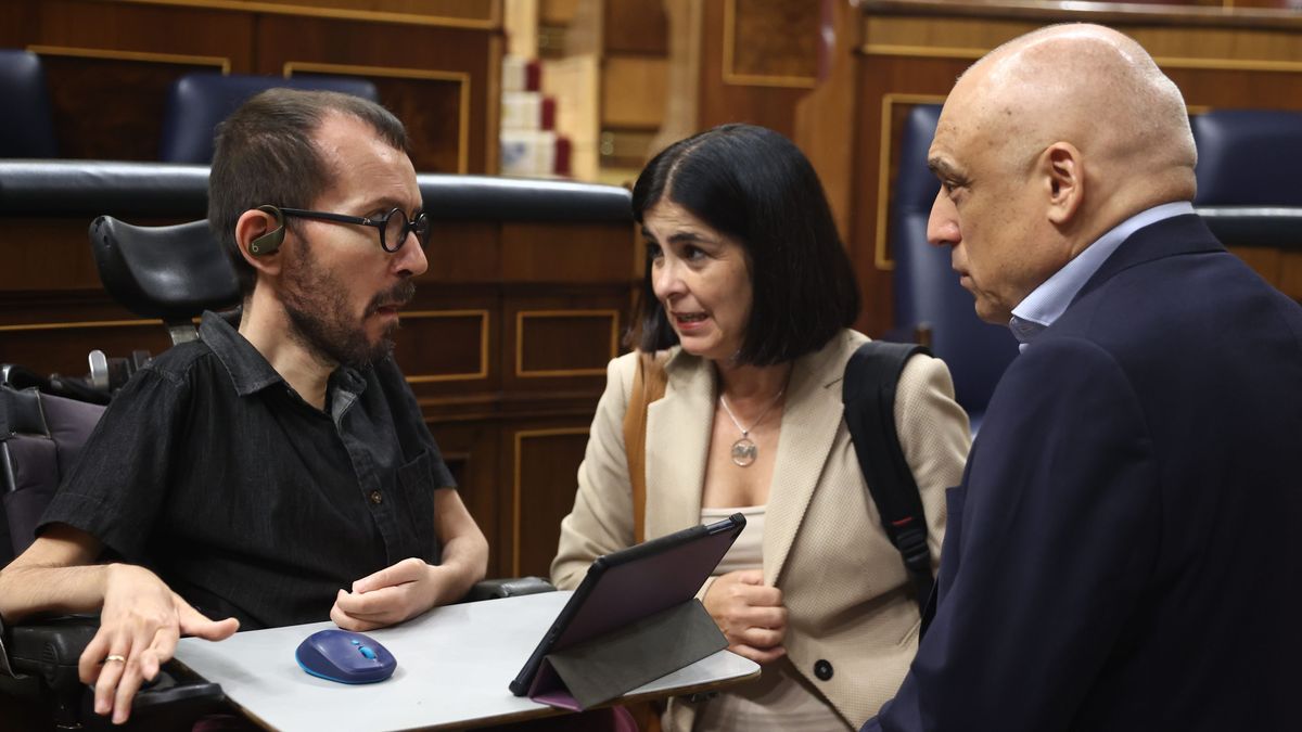 Pablo Echenique junto a la ministra Carolina Darias y Rafael Simancas