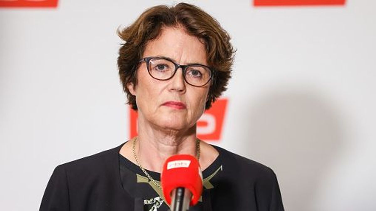 Patricia Schlesinger, en la rueda de prensa en la que presentó su dimisión como presidenta de la televisión pública alemana