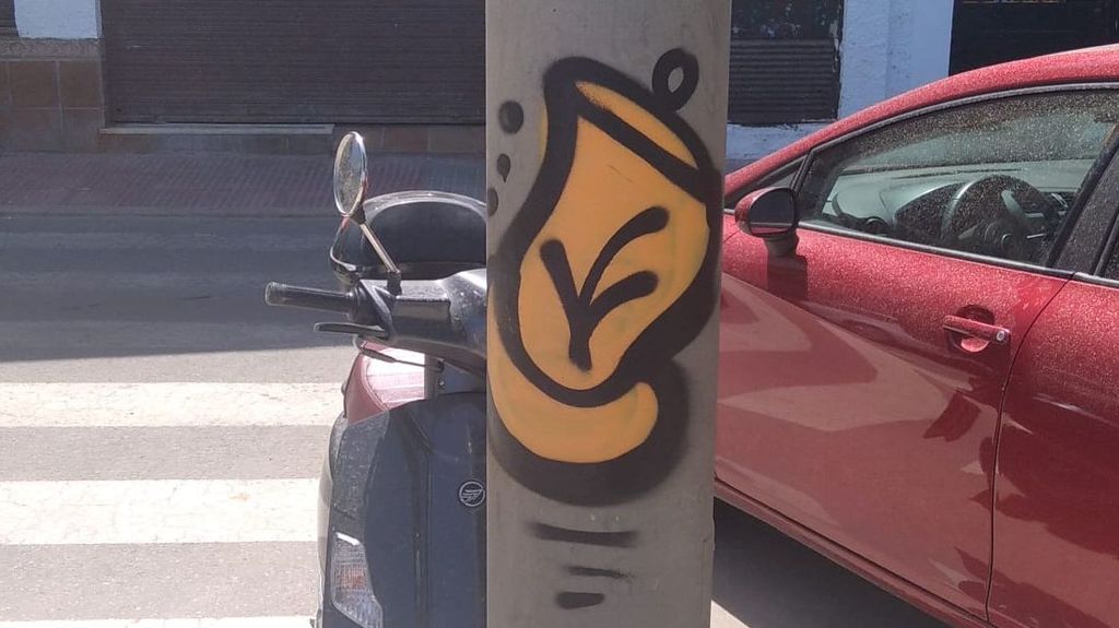 Una de las farolas con el dibujo de la "tacita".