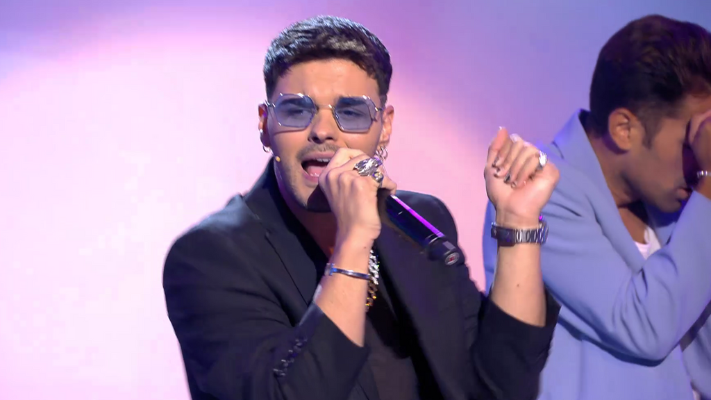 Abraham Mateo canta para Carlos su tema 'Quiero decirte'