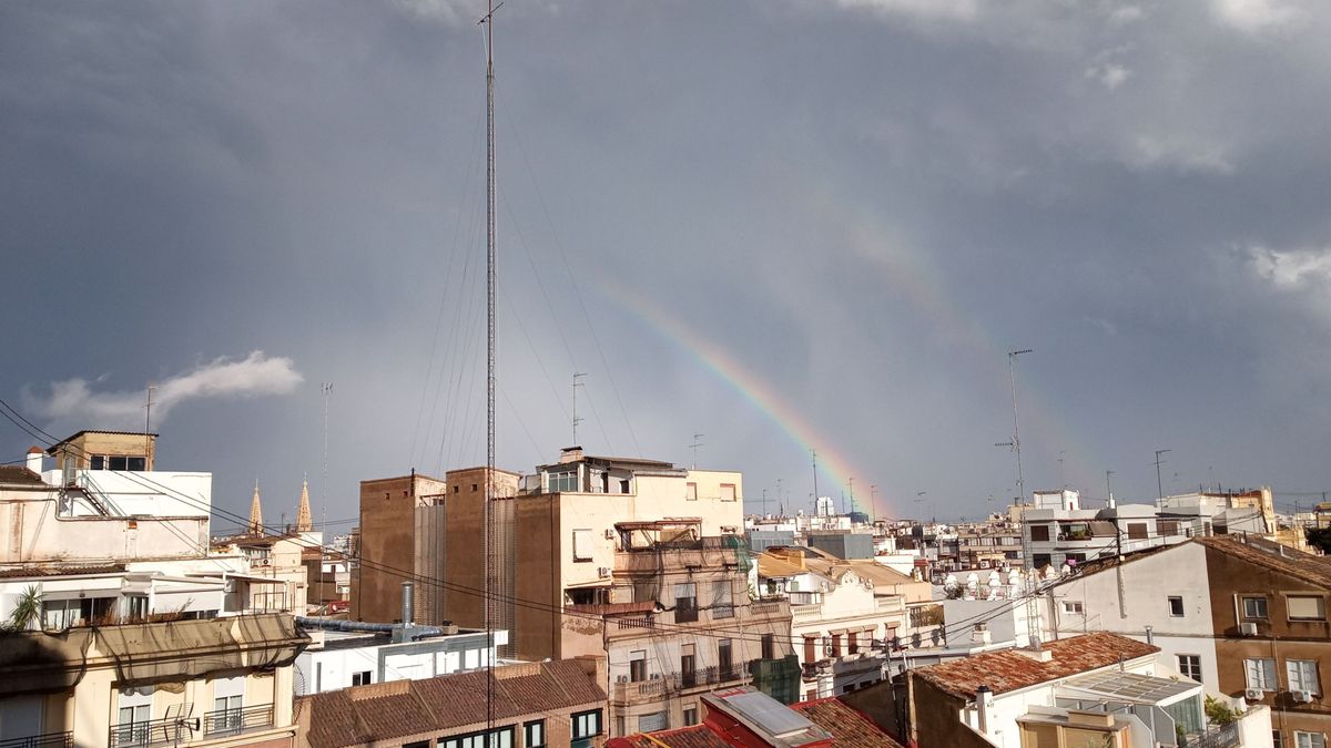 Emergencias pide extremar la precaución ante el aviso amarillo por lluvias en la Comunidad Valenciana Emergencias pide extremar la precaución ante el aviso amarillo por lluvias en la Comunidad Valenciana