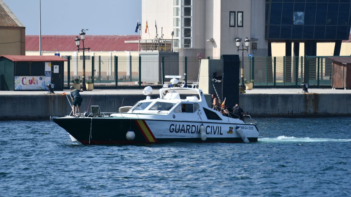 EuropaPress 3877985 lancha guardia civil lleva 13 migrantes bordo agosto 2021 calamocarro ceuta EuropaPress 3877985 lancha guardia civil lleva 13 migrantes bordo agosto 2021 calamocarro ceuta