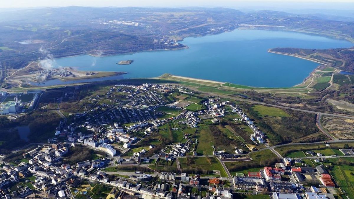 Imagen aérea del municipio de As Pontes (A Coruña). Imagen aérea del municipio de As Pontes (A Coruña).