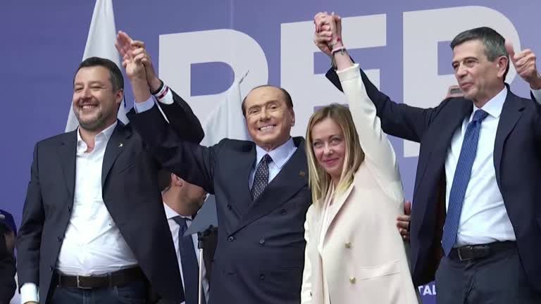 Meloni, Berlusconi y Salvini cierran juntos la campaña en Roma