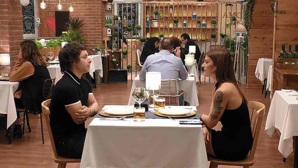 Joel y Miriam durante su cita en 'First Dates'