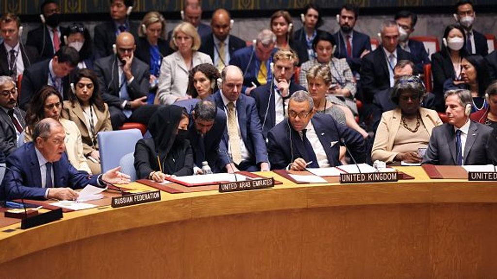 Lavrov en el consejo de Seguridad de Naciones Unidas, con Blinken escuchándole