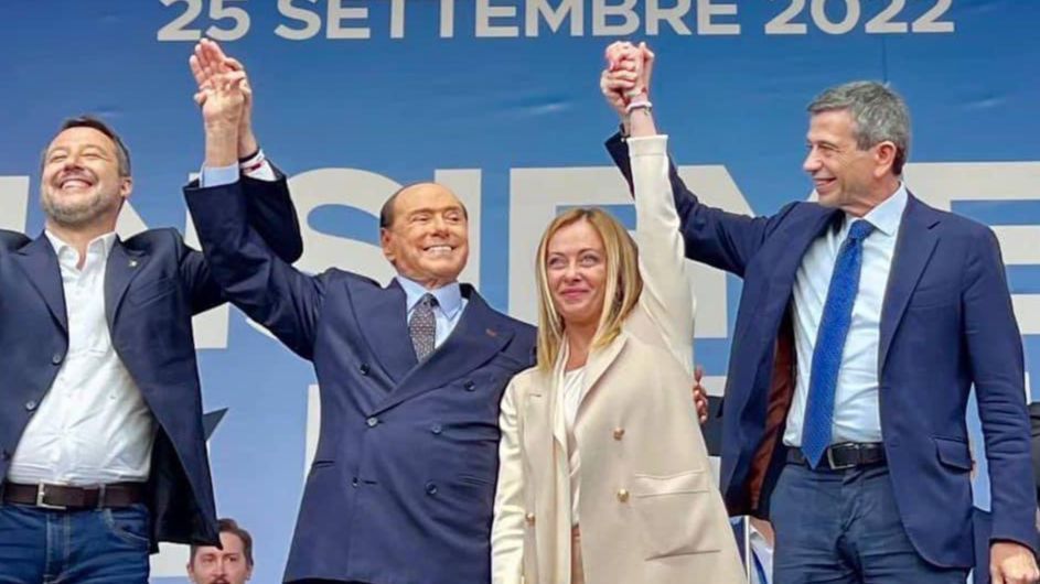 Meloni, Berlusconi and Salvini close the campaign together in Rome