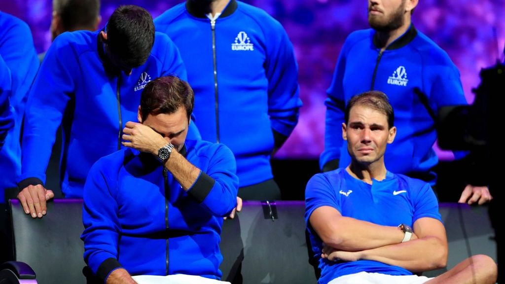 (220924) -- LONDON, Sept. 24, 2022 (Xinhua) -- Team Europe player Roger Federer of Switzerland (front L), Rafael Nadal (front R) of Spain, Novak Djokovic (1st L, Rear) of Serbia react at the end of Roger Federer's last match after Federer announced his retirement at the Laver Cup in London, Britain, Sept. 24, 2022. (Xinhua/Li Ying) - Li Ying -//CHINENOUVELLE_sipa.180/2209241053 *** Local Caption *** 01088928