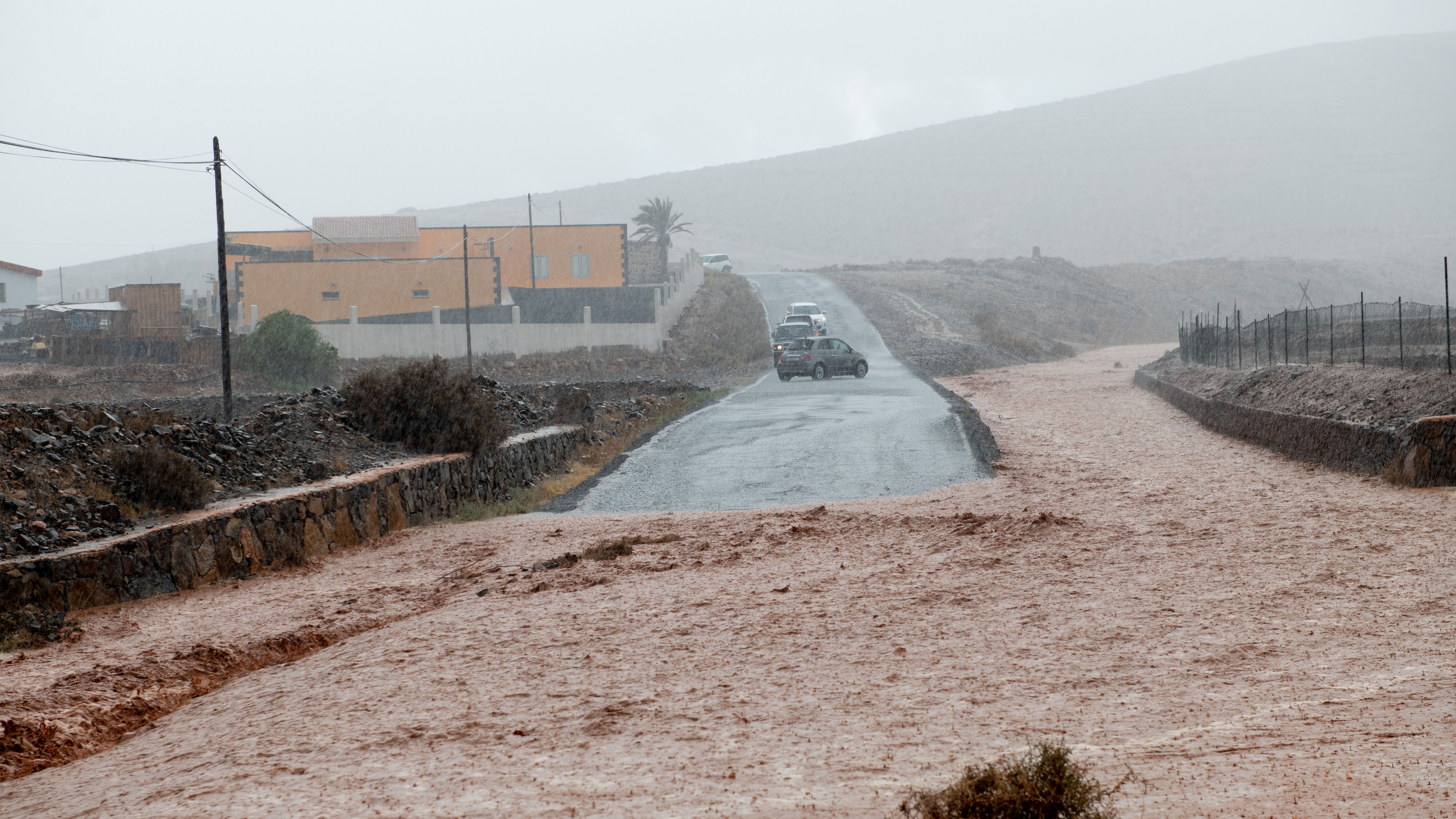 Islas Canarias, en "riesgo extremo" por la tormenta tropical Hermine: hay aviso rojo por lluvias