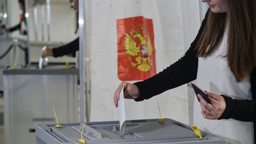 Ucrania denuncia que militares rusos obligan a votar varias veces en el referéndum