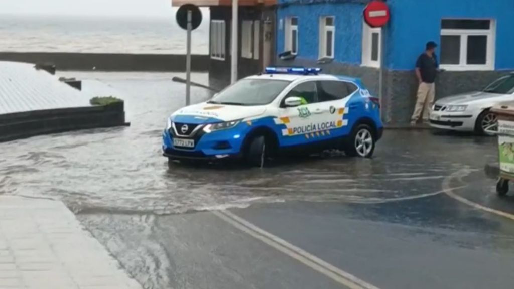 Las fuertes lluvias obligan al cierre de carreteras en Canarias: se ruega evitar desplazamientos