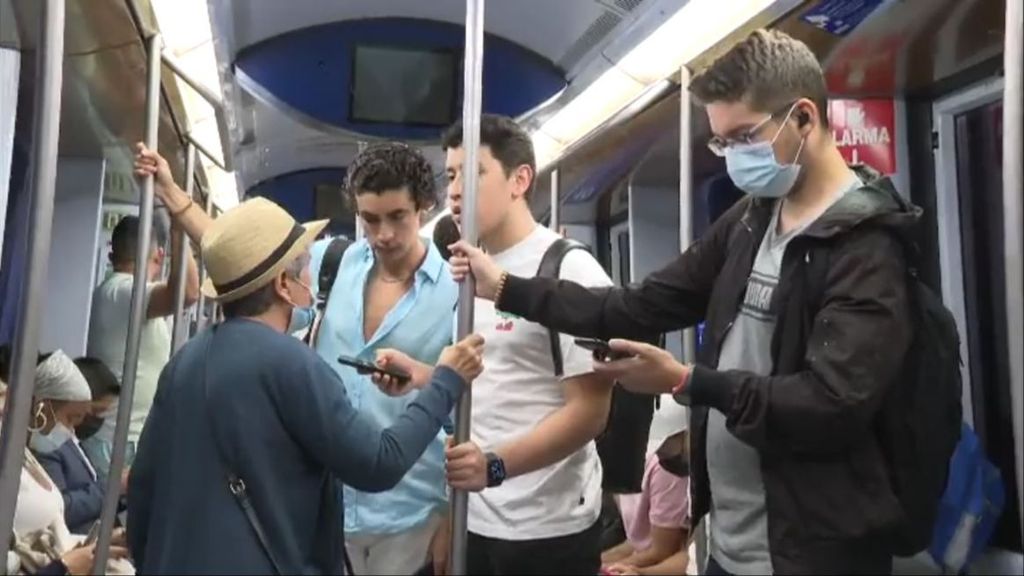 Médicos, enfermeras y epidemiólogos, a favor de mantener la mascarilla en el transporte público