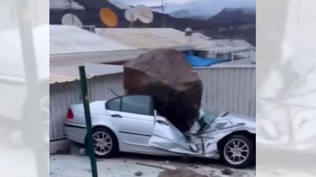 Un desprendimiento causado por 'Hermine' parte un coche por la mitad en Gran Canaria