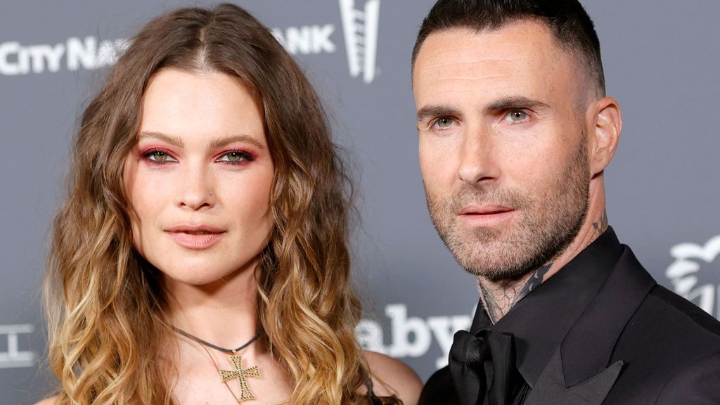 Adam Levine con su mujer, Behati Prinsloo