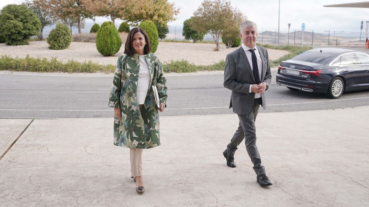 Beatriz Artolazabal, Consejera de Igualdad, Justicia y Políticas Sociales del Gobierno Vasco y el director de la cárcel de Zaballa, Benito Aguirre Beatriz Artolazabal, Consejera de Igualdad, Justicia y Políticas Sociales del Gobierno Vasco y el director de la cárcel de Zaballa, Benito Aguirre