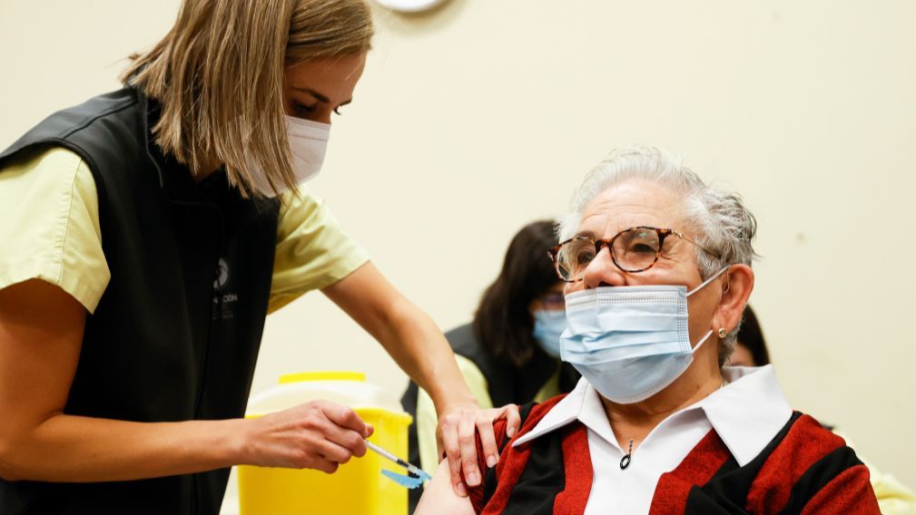 Comienza la vacunación de la cuarta dosis en las residencias de Galicia