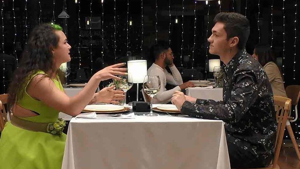 Juan y Heinyel durante su cita en 'First Dates'