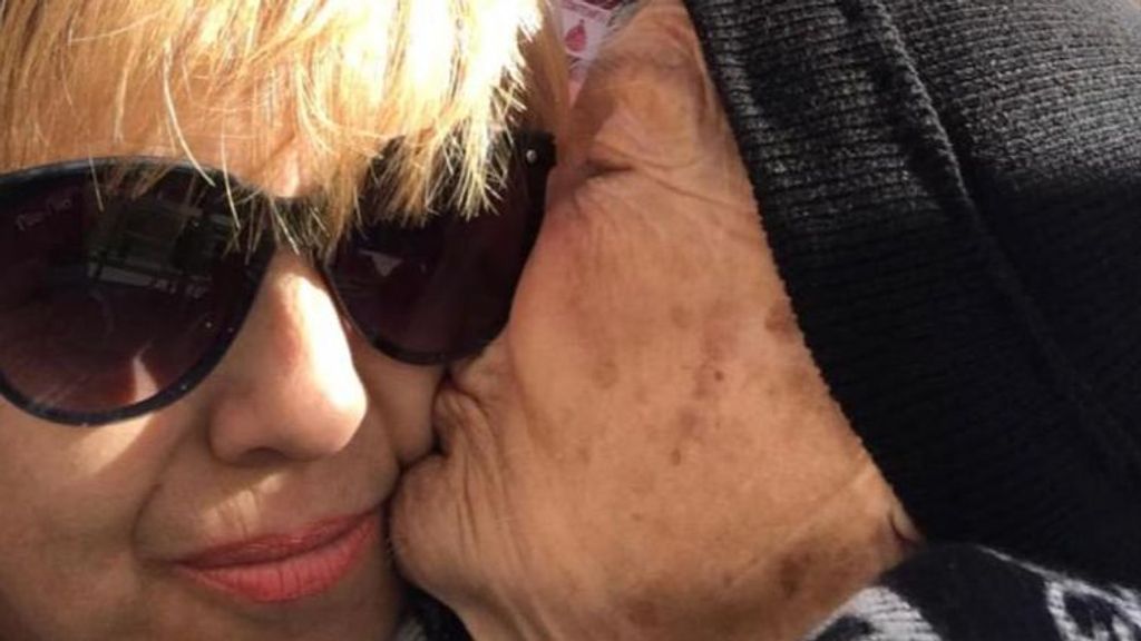 Carmen Martín con su madre