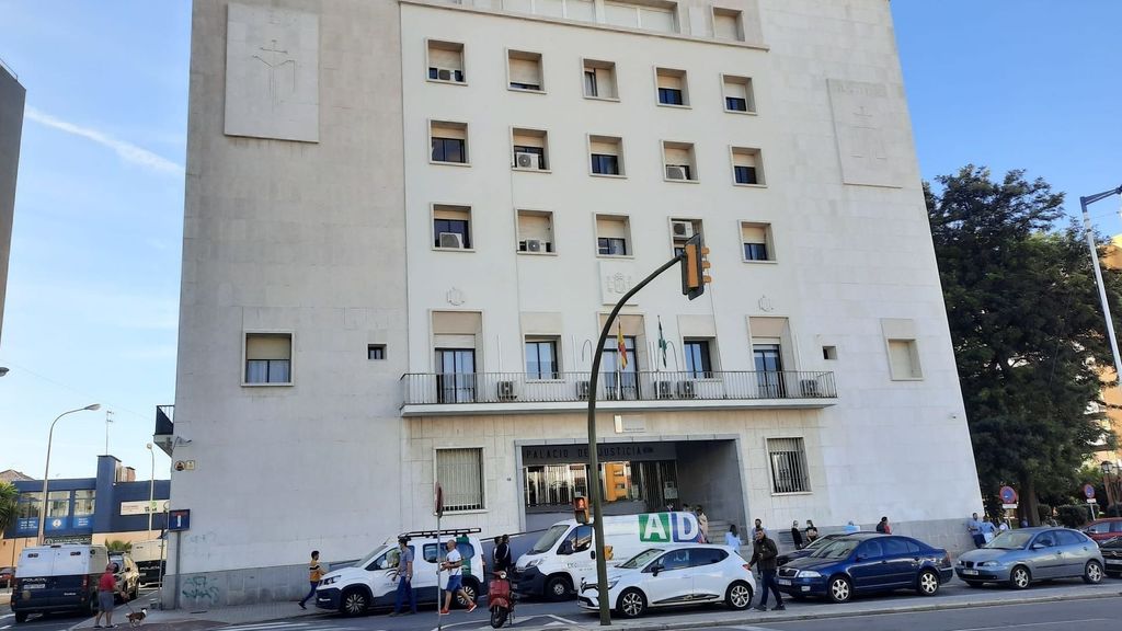 La fachada de la Audiencia Provincial de Huelva que acoge el juicio contra la enfermera.
