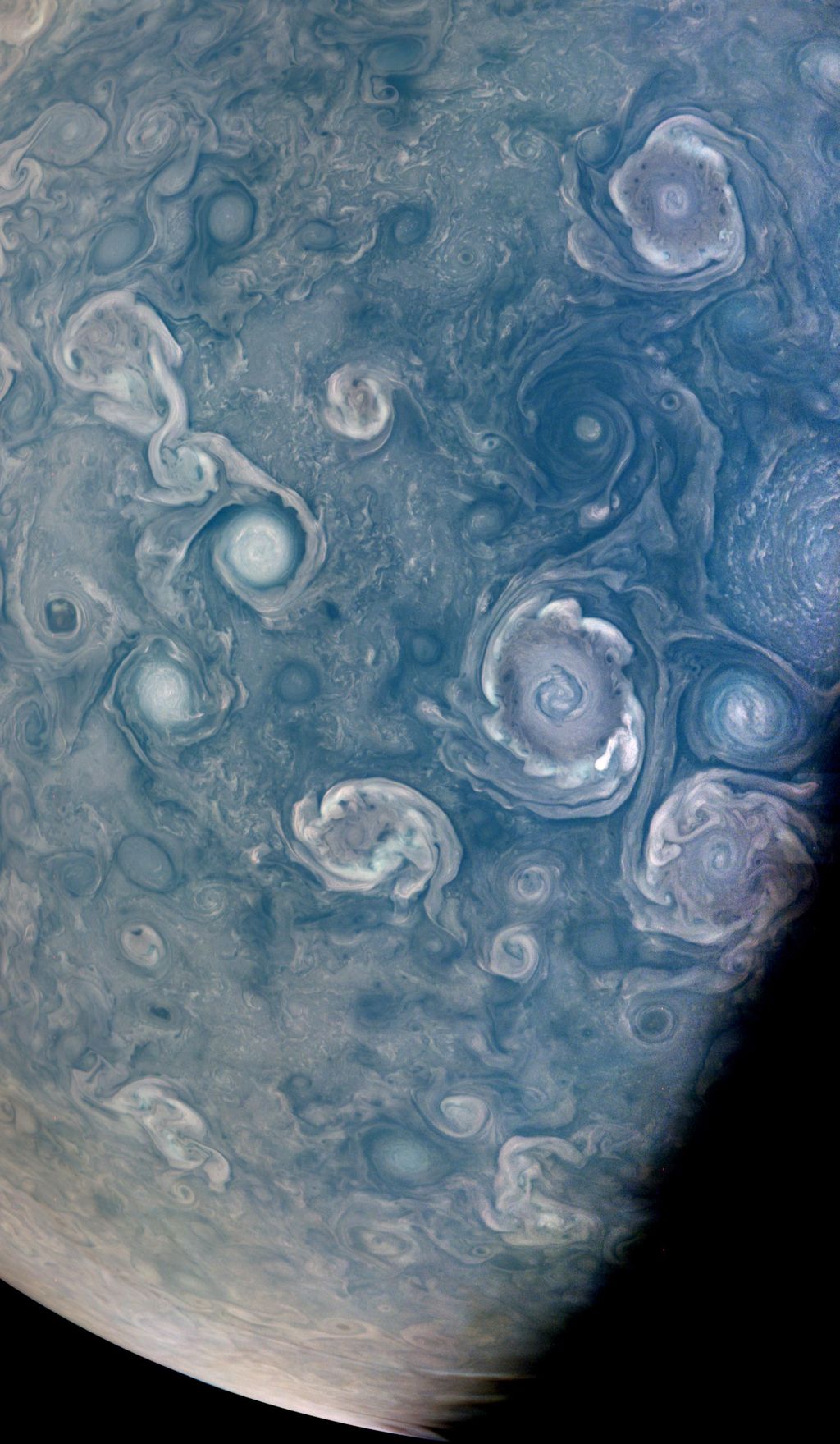La misión Juno de la NASA espía vórtices cerca del polo norte de Júpiter