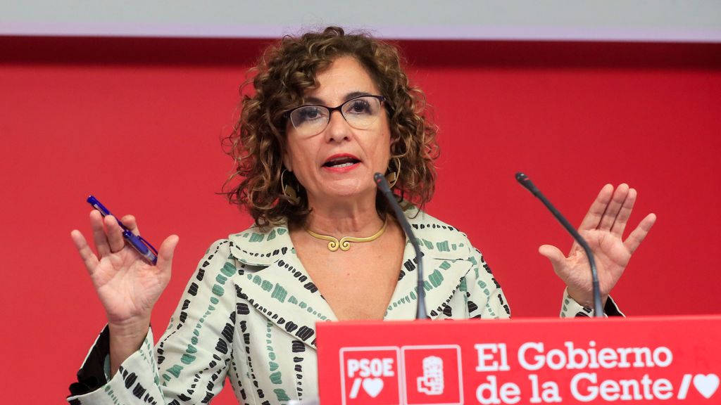 La vicesecretaria general del PSOE y ministra de Hacienda, María Jesús Montero, anuncia una subida fiscal selectiva para 2023