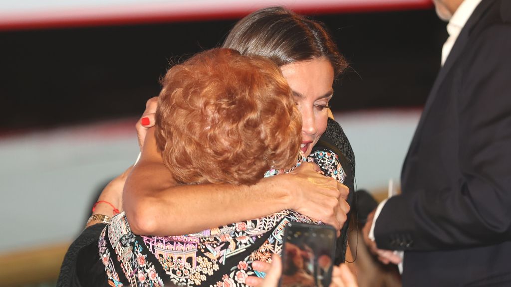 Una anciana de 91 años pide un abrazo a Letizia