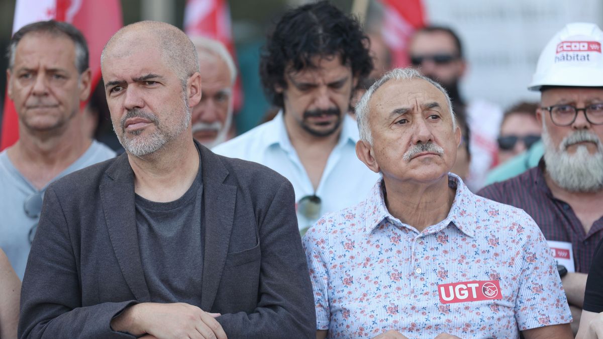 El secretario general de CCOO, Unai Sordo (i); y el de UGT, Pepe Álvarez (d); en una concentración en Madrid, el pasado 21 de julio de 2022 El secretario general de CCOO, Unai Sordo (i); y el de UGT, Pepe Álvarez (d); en una concentración en Madrid, el pasado 21 de julio de 2022