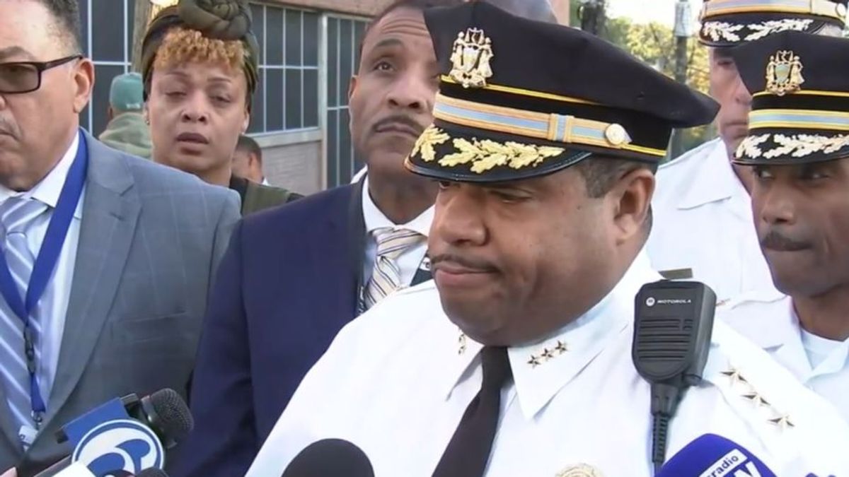 La policía de Filadelfia informa del tiroteo en el instituto Roxborough