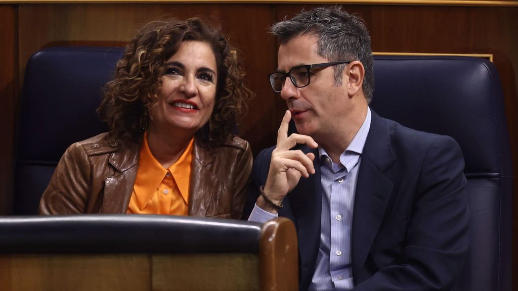 María Jesús Montero y Félix Bolaños en el banco azul del Congreso