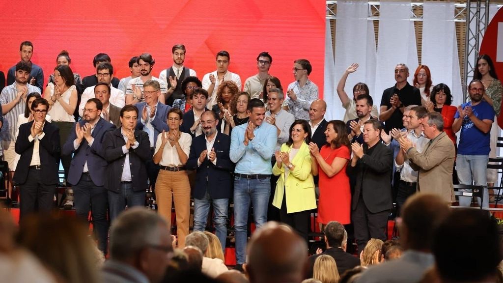 Sánchez con los barones socialistas en el Consejo Político Federal celebrado en Zaragoza el 17 de septiembre
