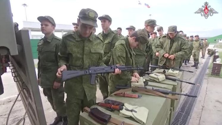Prácticas de tiro o manejo de tanques, el entrenamiento de los reservistas rusos movilizados por Putin