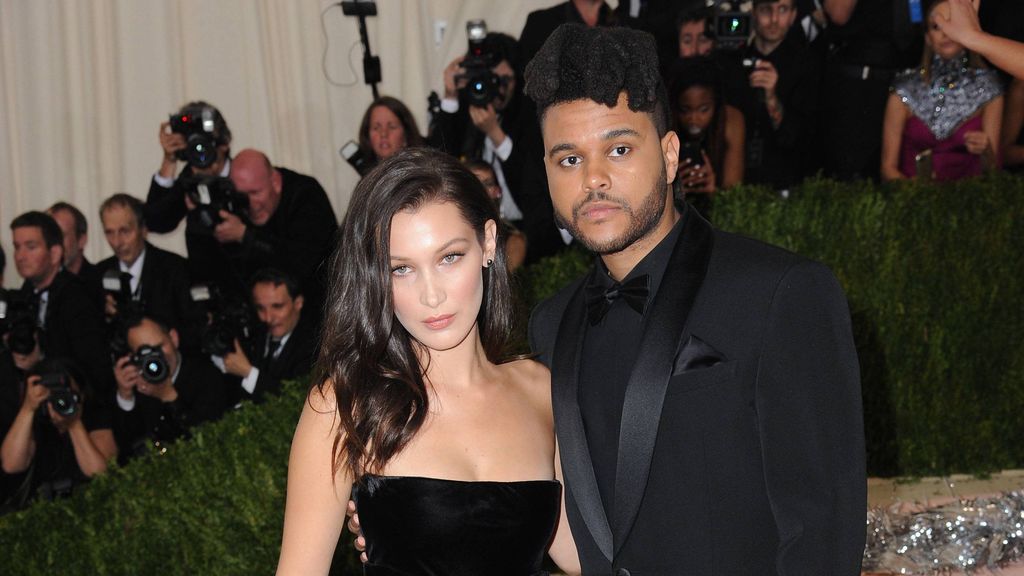 Bella estuvo saliendo durante unos años con el cantante The Weeknd.