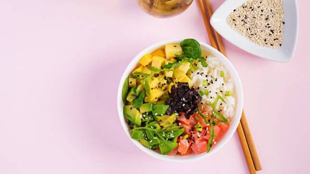 El poke bowl es una de las alternativas más saludables a la comida rápida