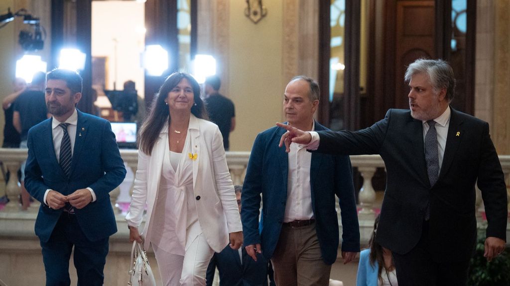 Jordi Puigneró, Meritxell Borràs, Jordi Turull y Albert Batet a su llegada al Debate de Política General