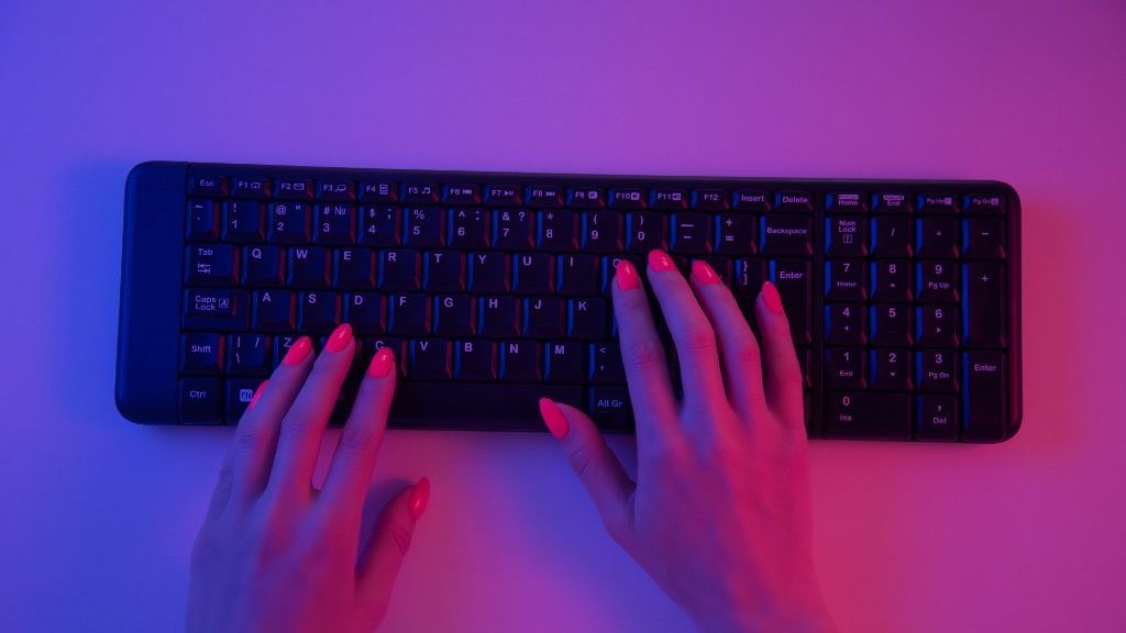 La guía definitiva para elegir el mejor teclado ergonómico en  