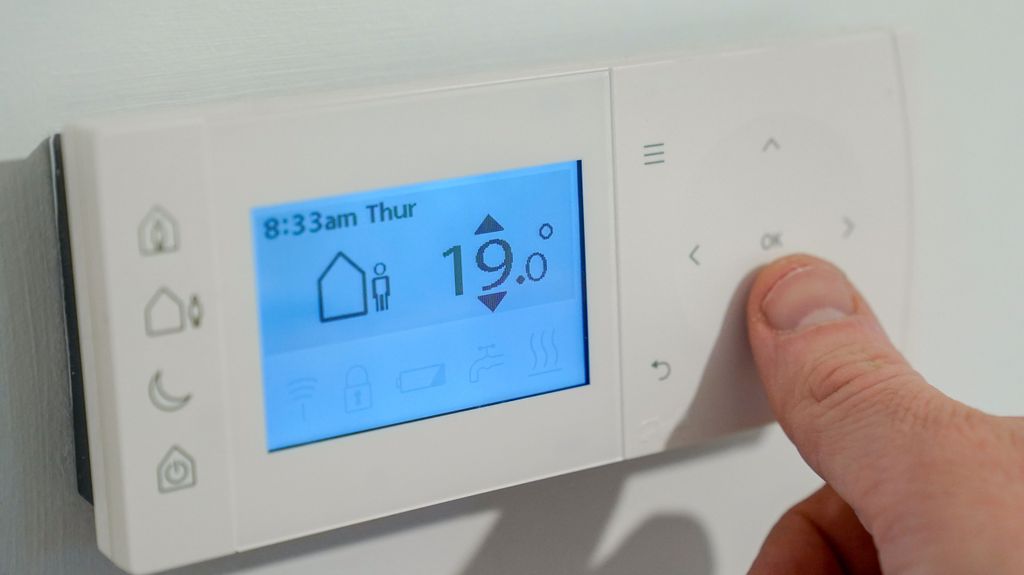 Ahorrar en la factura de gas: la tarifa TUR y cómo usar el termostato para evitar sustos este otoño
