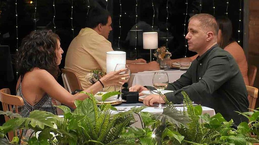 Alejandro y Mónica durante su cita en 'First Dates'