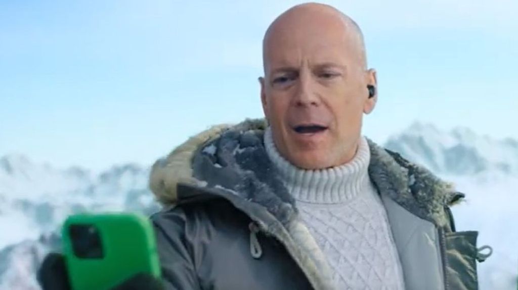 Bruce Willis recreado digitalmente deepfake peliculas afasia